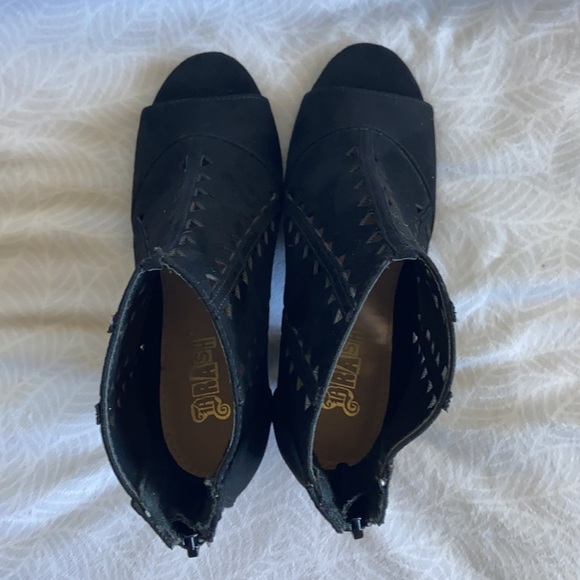 BRASH HIGH HEELS - Picture 7 of 7